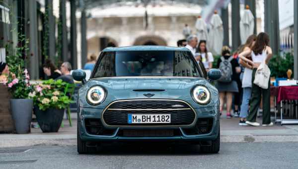 MINI рассекретил Clubman Bond Street