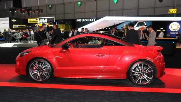 Peugeot RCZ View Top от Magna Steyr дебютирует в Женеве