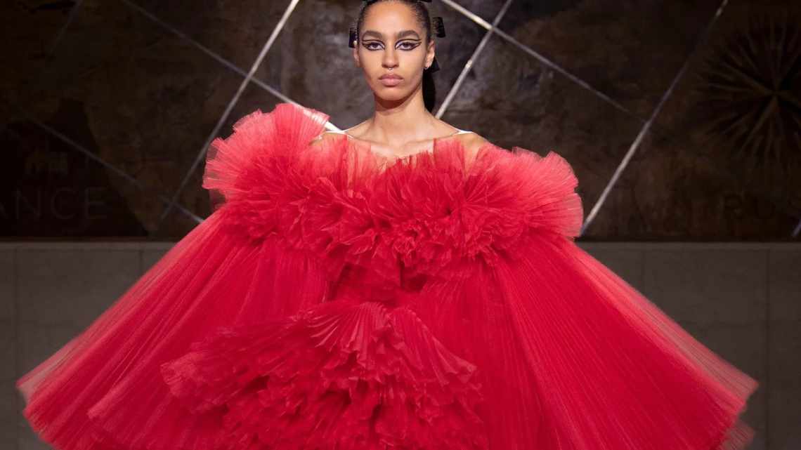 Посмотрите на новую коллекцию Giambattista Valli Haute Couture SS21