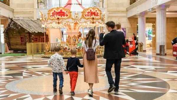 Твори добро: в «Мир Hamleys» в ЦДМ на Лубянке зажглась первая «Добрая ёлка»