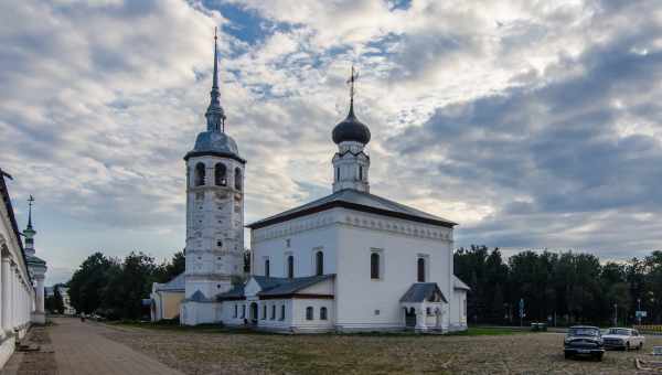 Воскресенская церковь в поселке Бурмакино