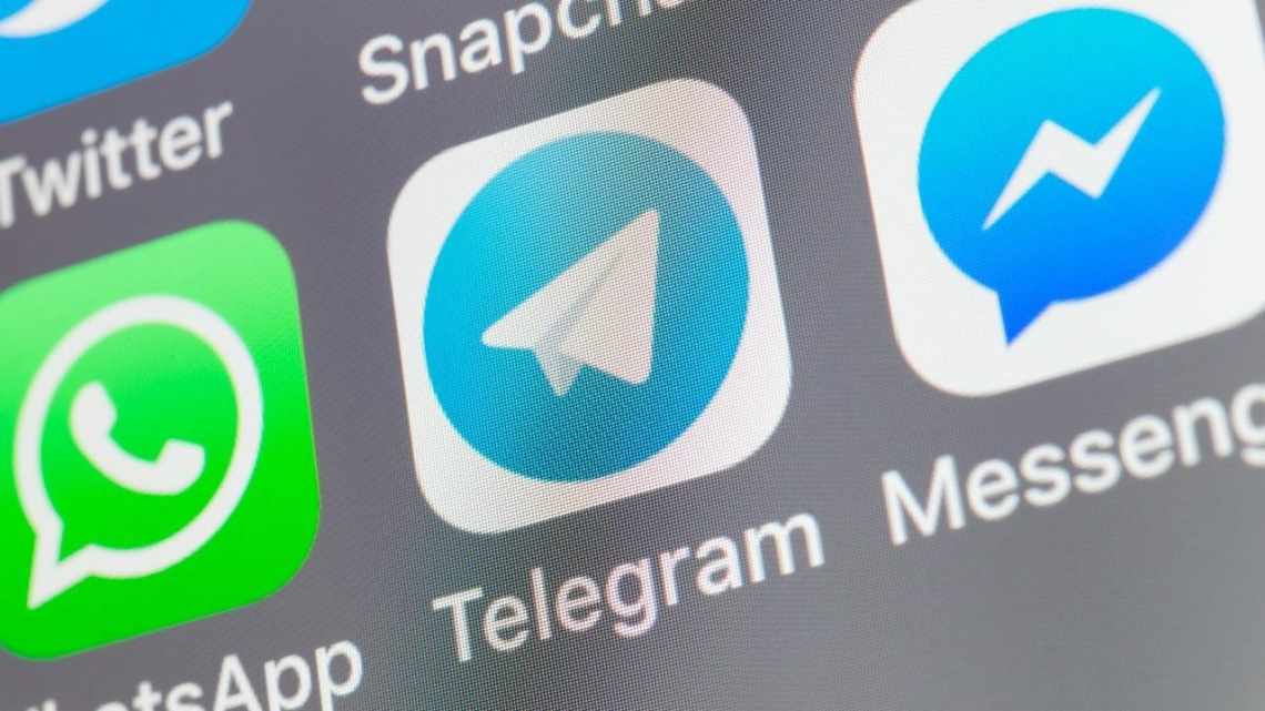 В Telegram для iPhone появились интерактивные эмодзи, новые темы и запись трансляций