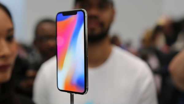 Apple презентовала iPhone X с OLED-дисплеем, Face ID и Portrait Lighting