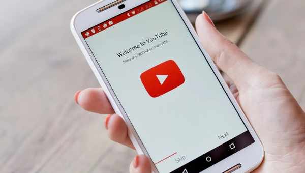 Как фильтровать подписки в приложении YouTube для iOS