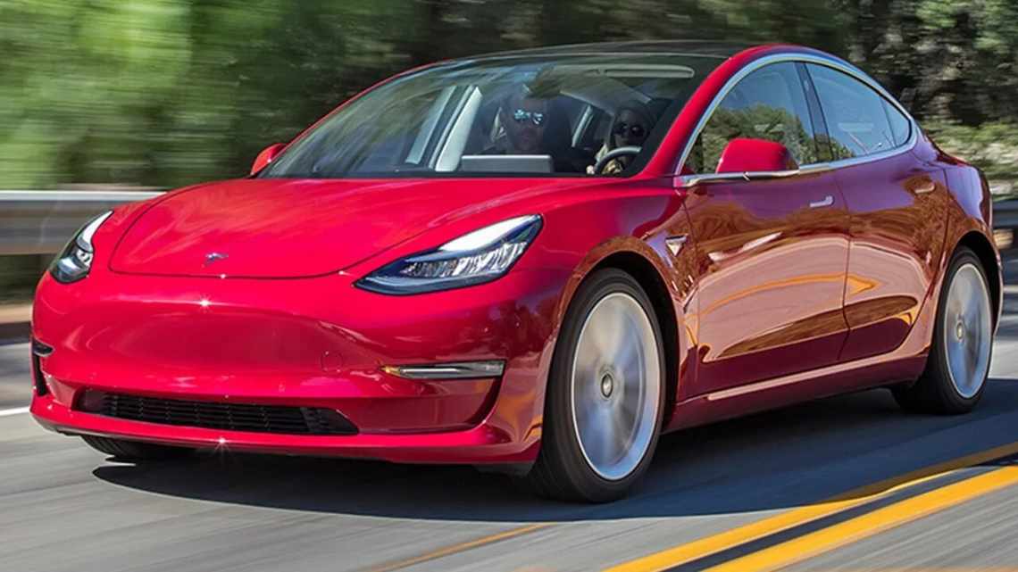 Tesla Model 3 получит бедную комплектацию