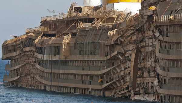 Транспортировка лайнера Costa Concordia «глазами» беспилотника