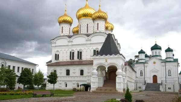 Ипатьевский монастырь - в церковные праздники