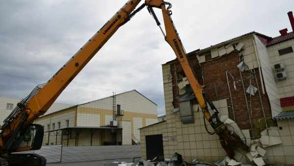 В Кемерово начали сносить торговый центр «Зимняя вишня»